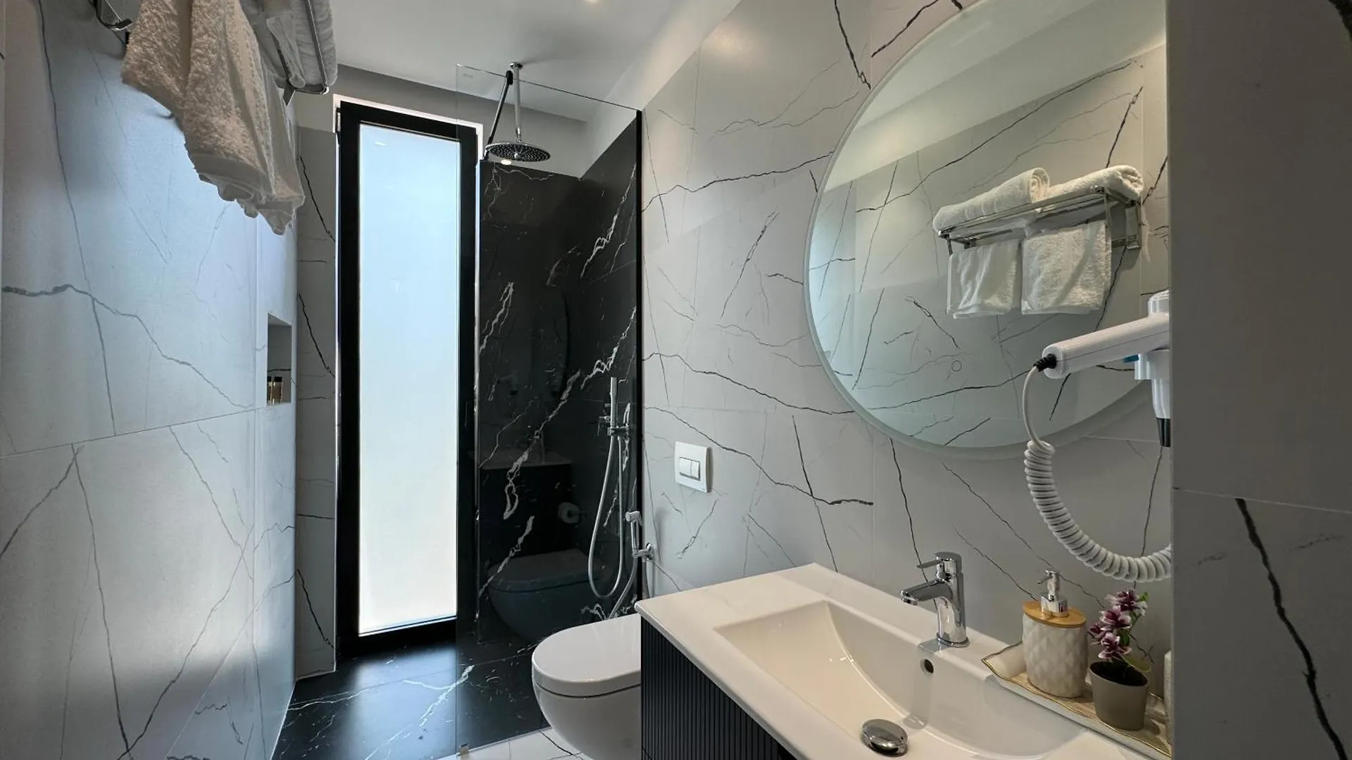 Twins Hotel Vlorë