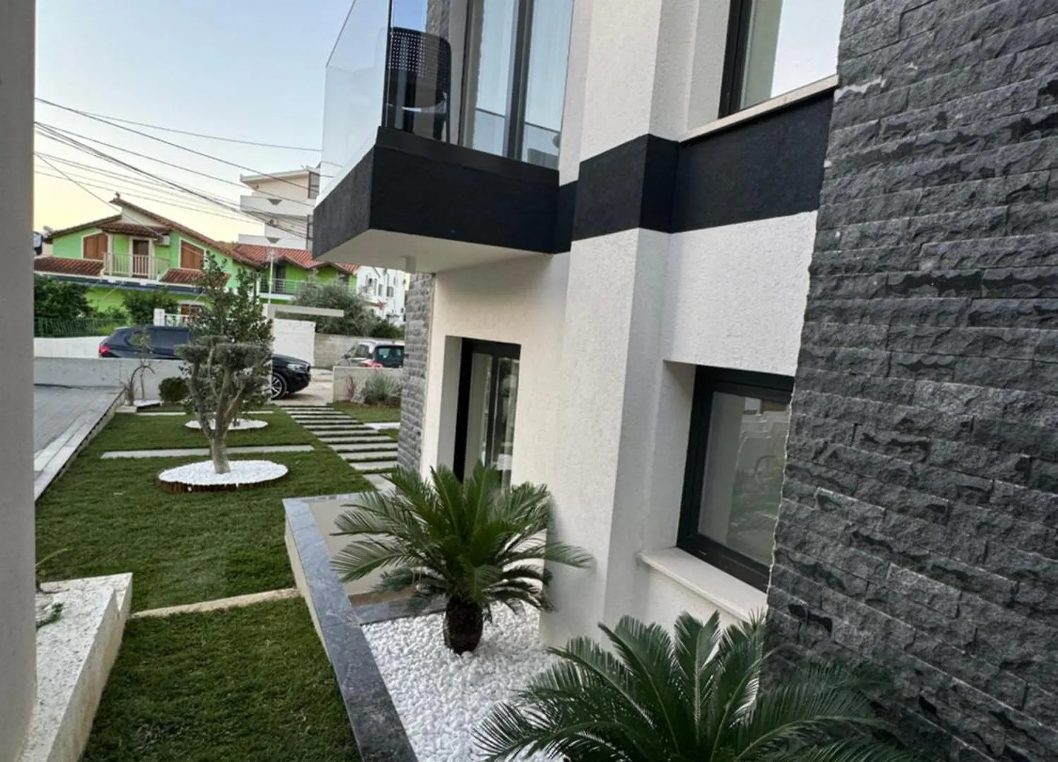 Twins Hotel Vlorë 0*,  Albânia